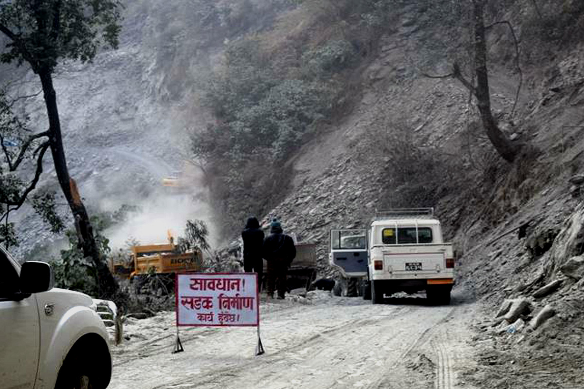 बागलुङ-बेनी सडक दैनिक पौने ९ घण्टा बन्द